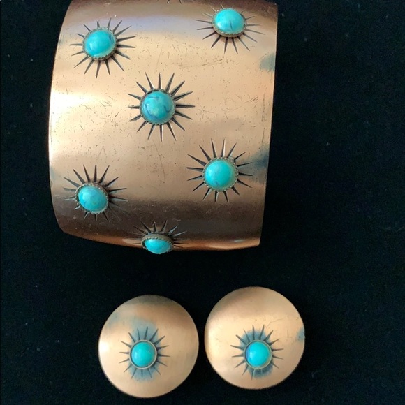 Vintage copper and turquoise cuff and earring set - Picture 4 of 4